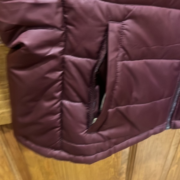 Burgundy puffy vest - Picture 3 of 9